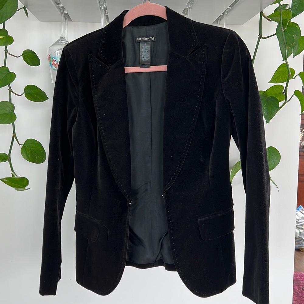 Kenneth Cole black velvet blazer. Size 4.